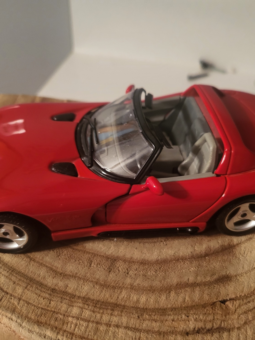 Burago Dodge Viper RT/10 Red 1:24 Scale Diecast - No Box